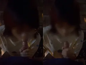 Cởi quần bắt bồ kính cận liếm cu
